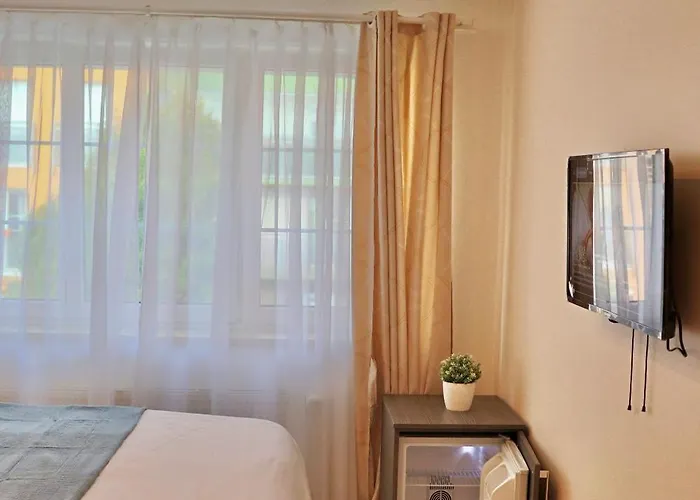 Royal Hotel *