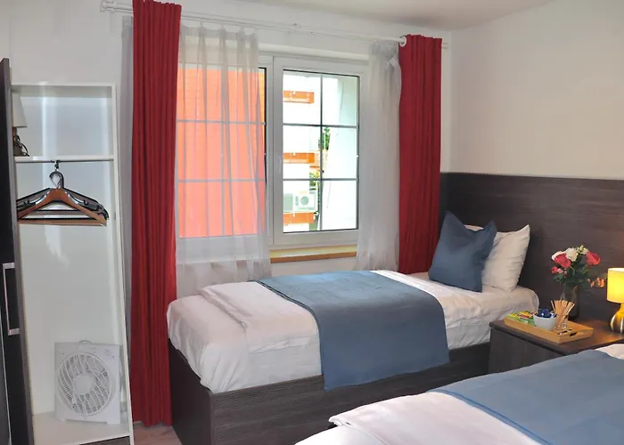Royal Hotel *